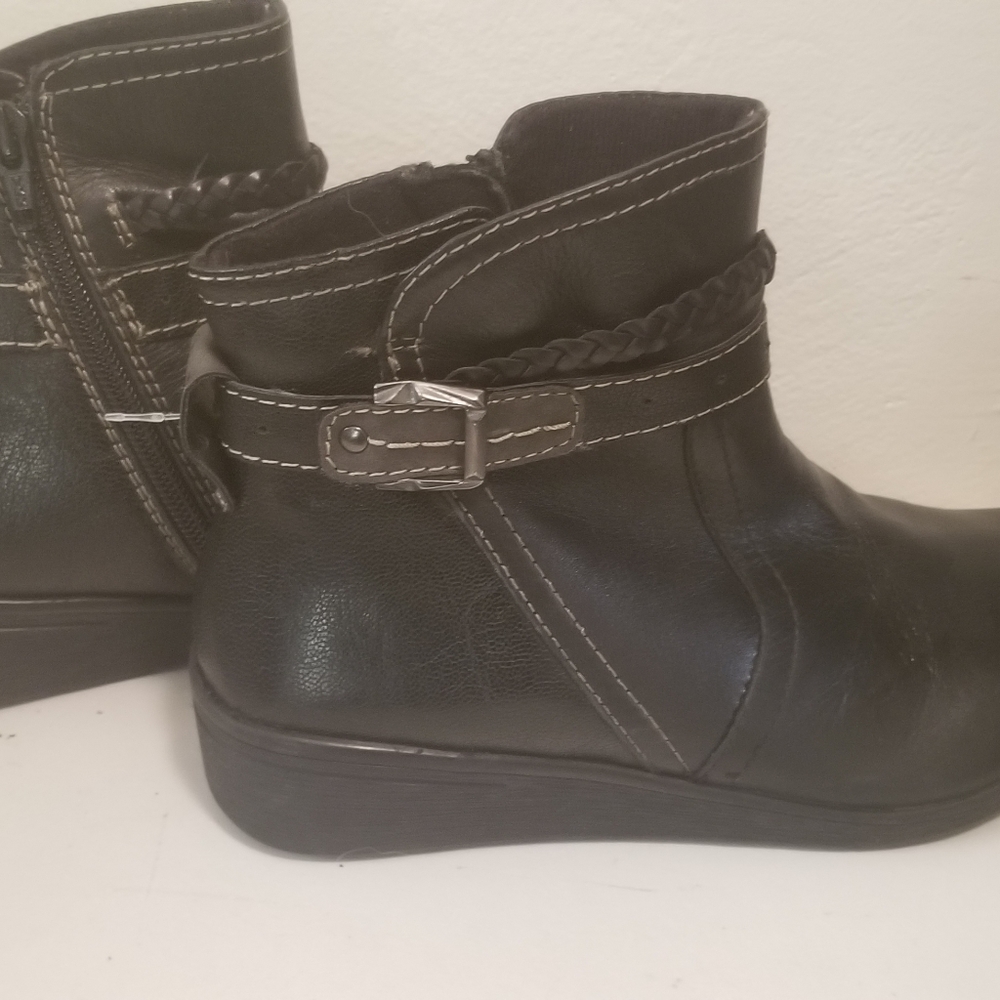 Earth Origins Leather Ankle Boots